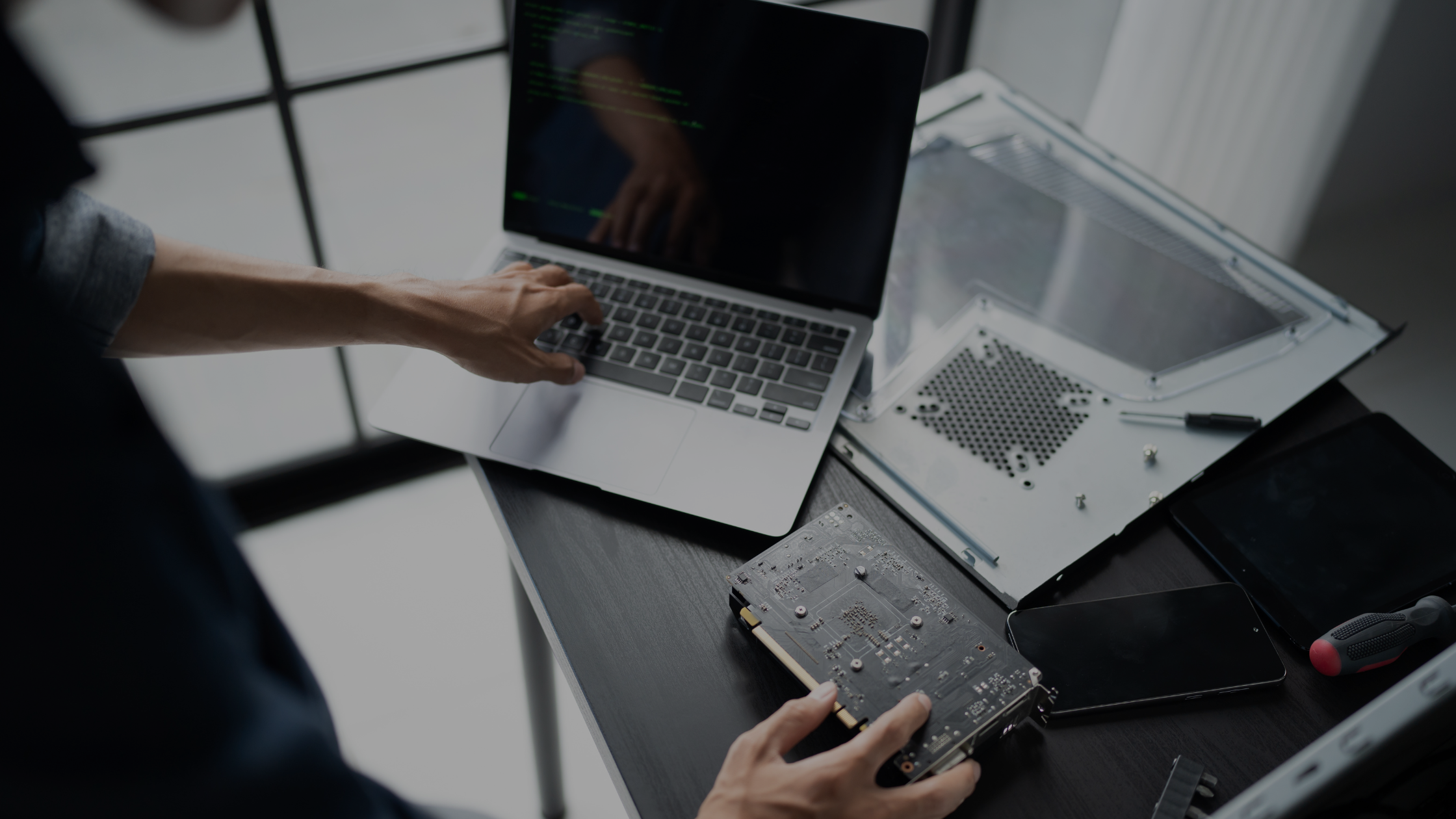 Installation de postes de travail en entreprise : bonnes pratiques et erreurs à éviter